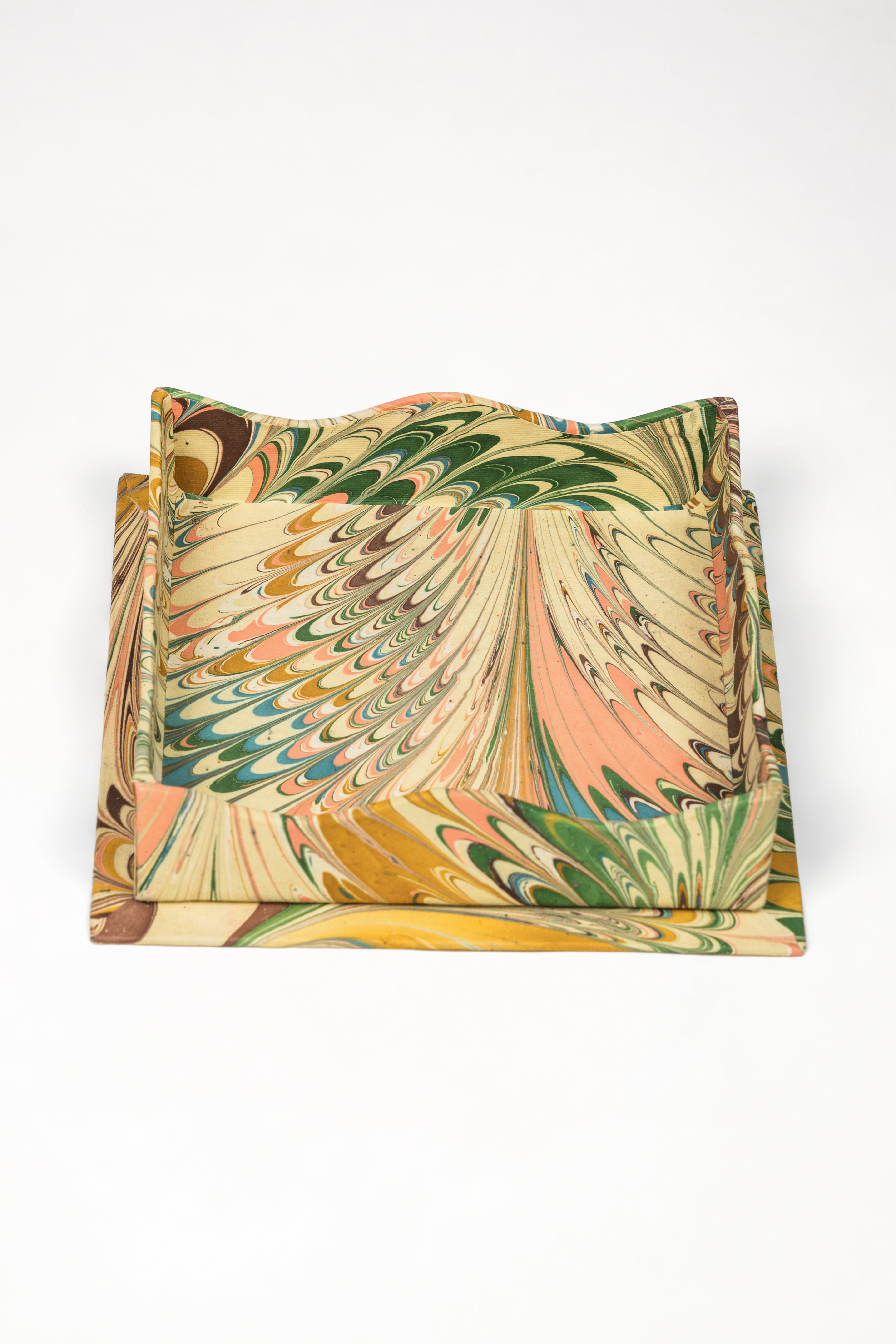 Flatiron feathers patterned nesting trays set