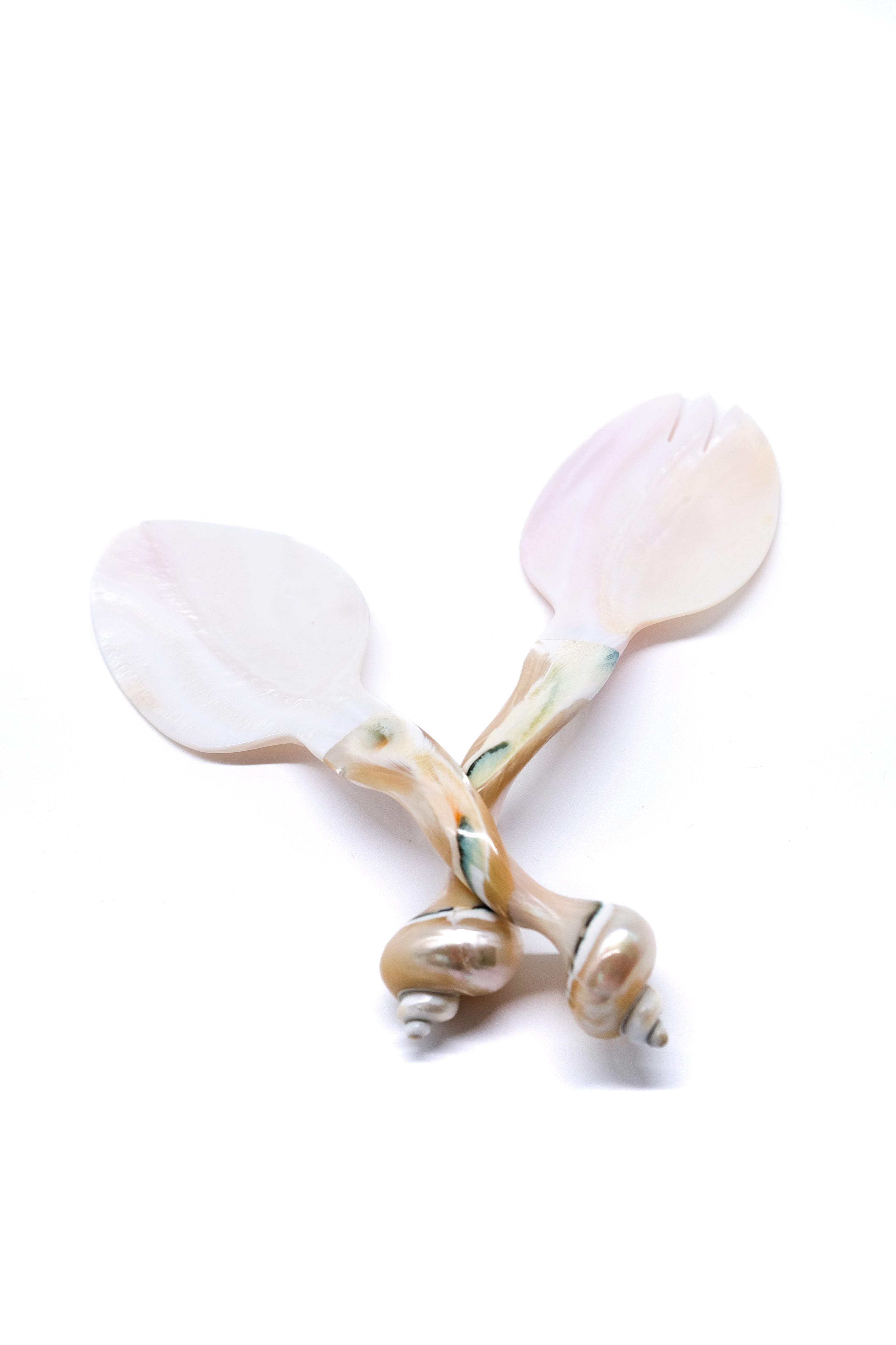 Crossed pearl white seashell serving set with natural shell handles